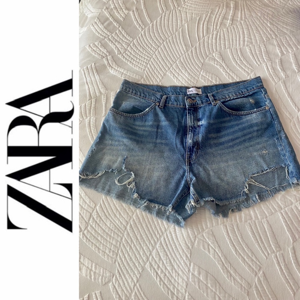 ZARA High waisted frayed jean shorts. SZ 14 NWOT